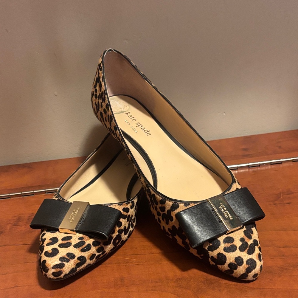 Kate Spade - Norah Flats with Black Accent bows - worn once !